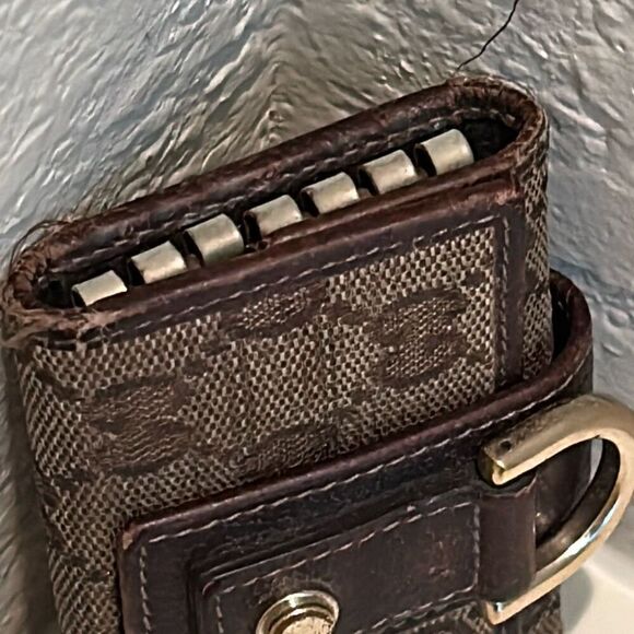 Gucci GG Logo Key Holder Wallet Case Brown Buckle Front Classic Monogram 5 Ring - Picture 12 of 14